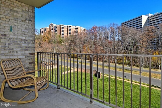 Building Photo - 6135 Edsall Rd