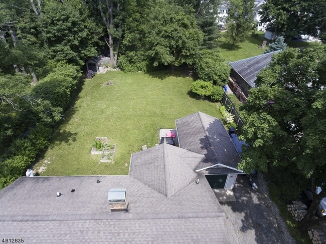 Building Photo - 32 Maple Ave