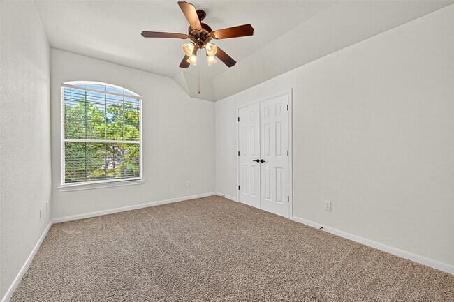 Building Photo - 15 Hadlock Pl