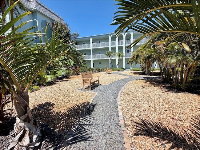 Building Photo - 1706 Belleair Forest Dr