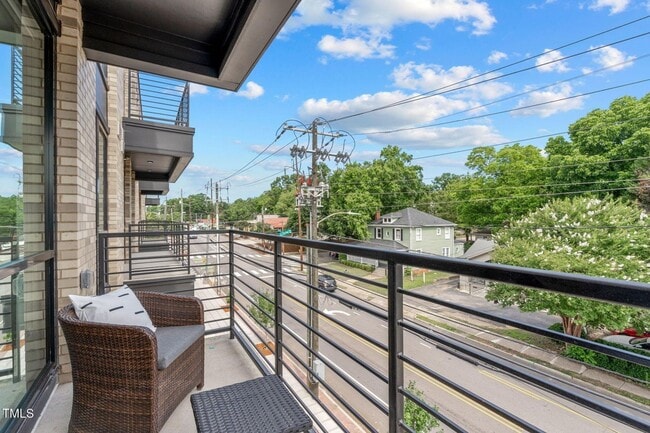 Building Photo - **OFFERING 50% OFF THE FIRST MONTH'S RENT*...