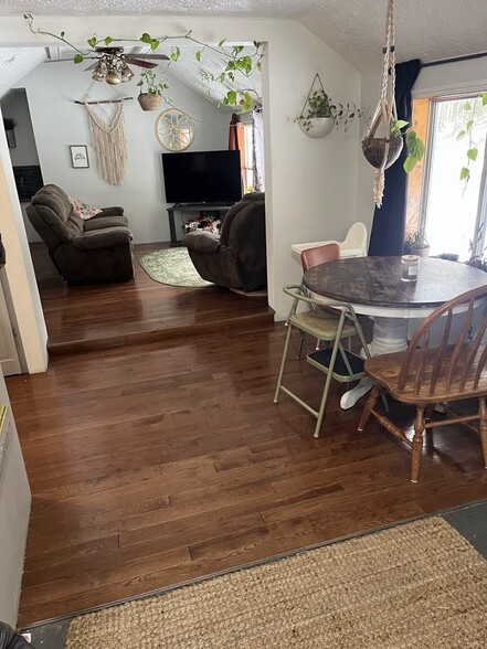 Building Photo - 9075 17 Mile Rd