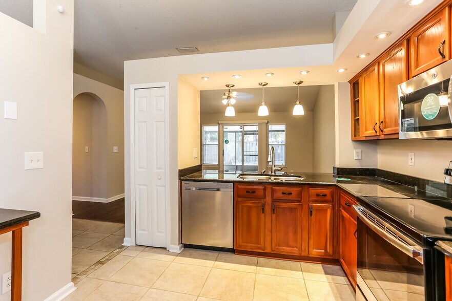 Building Photo - 11340 Trotting Horse Ln S