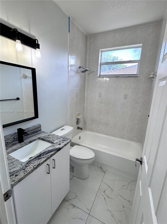 Building Photo - 21405 Ingraham Ave Rd