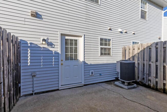 Building Photo - 2447 Brady Commons Dr