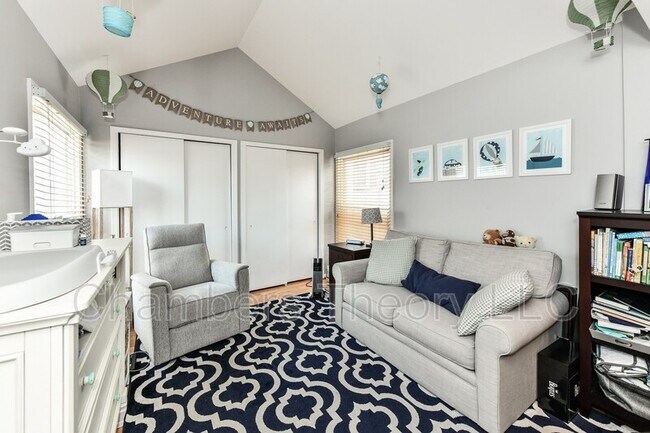 Building Photo - 2911-D S Woodstock St