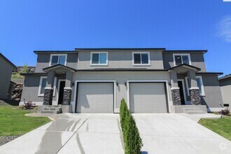 Building Photo - 3 Bedroom, 2.5 Bath Richland Townhouse