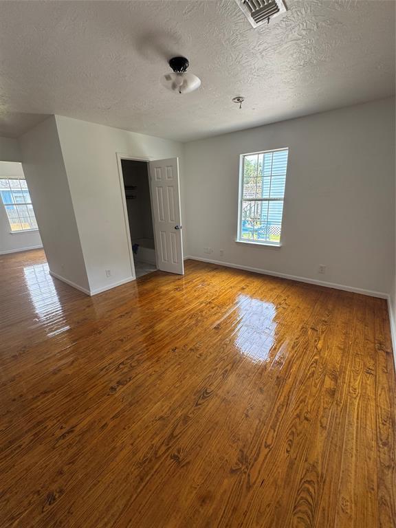 Building Photo - 5010 Elm St