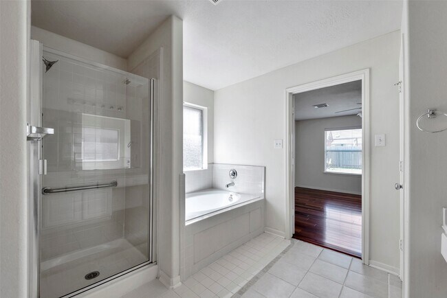 Building Photo - 2239 Waxwing Dr