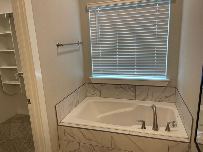 Building Photo - Bentonville Willowbrook Farms 4 Bedroom Home!