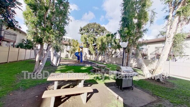 Building Photo - 533 N.Tustin Ave.