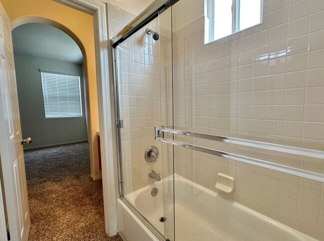 Building Photo - Stunning 3BR+Den Tuscan Villa in Torrey Del Mar - Your Dream Home Awaits