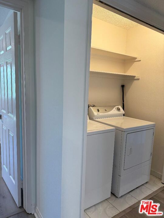 Building Photo - 13112 Moorpark St