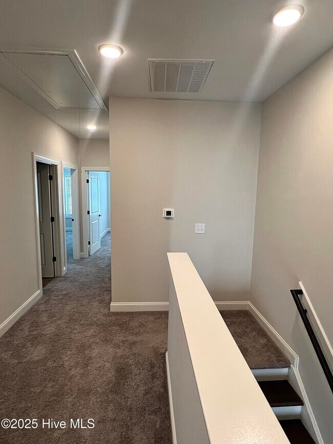 Building Photo - 2105 N Kali Ln