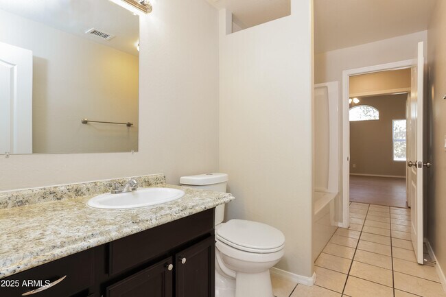Building Photo - 118 W Villa Theresa Dr