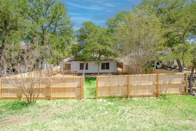 Building Photo - 2204 Coats Cir