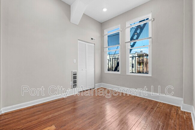 Building Photo - 2121 St Paul St