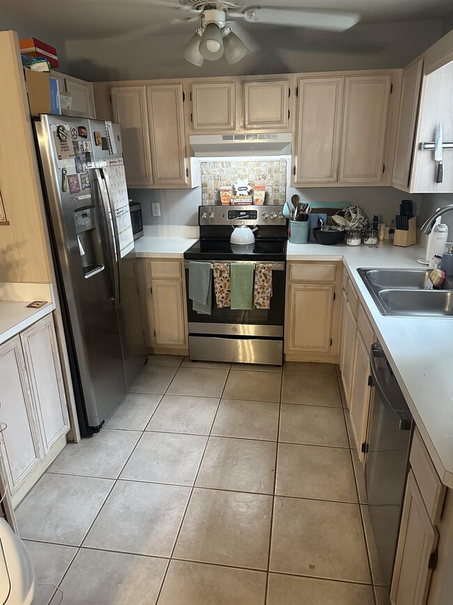 Building Photo - 3140 Camelliawood Cir W