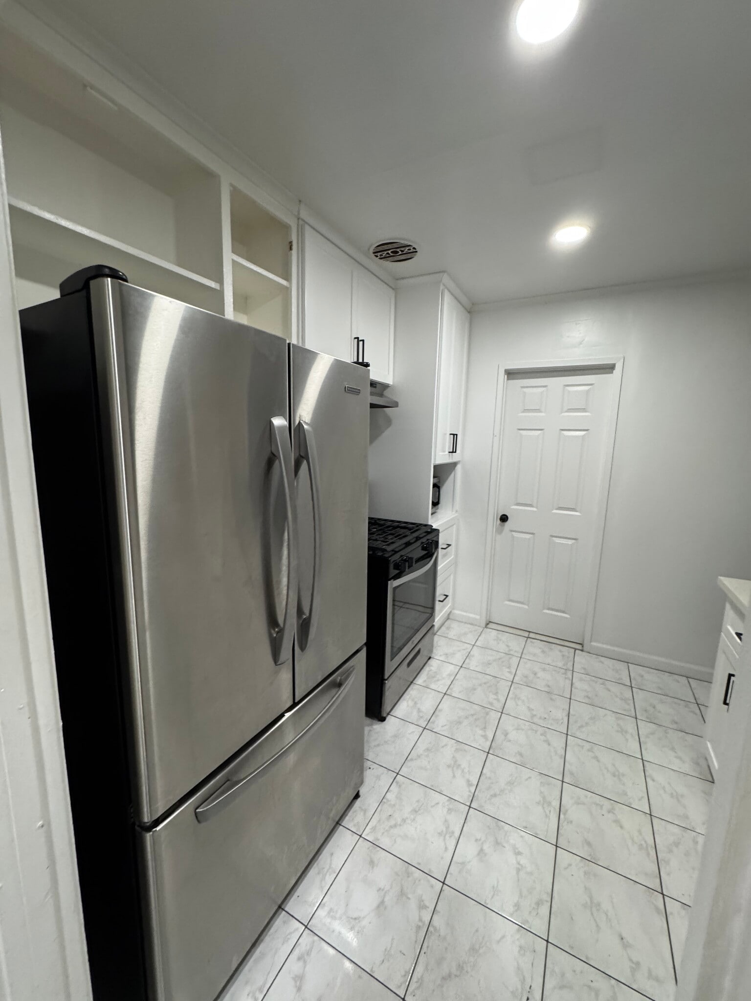 Building Photo - 6831 Hollenbeck St