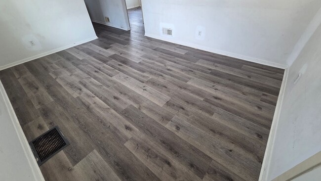 Building Photo - 1407 5th St SE