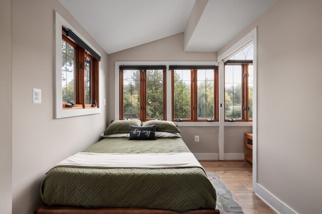 Building Photo - 730 Bennys Bch Rd