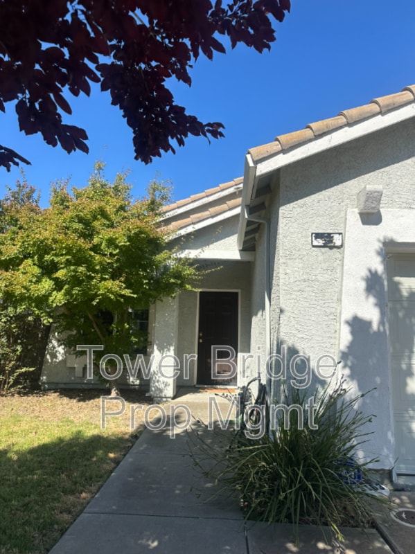 Building Photo - 3163 White Fish Bay St