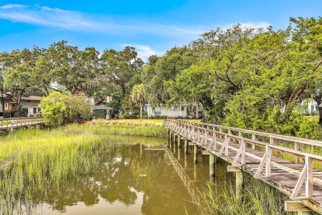 Building Photo - Gorgeous Waterfront Home on Isle of Hope