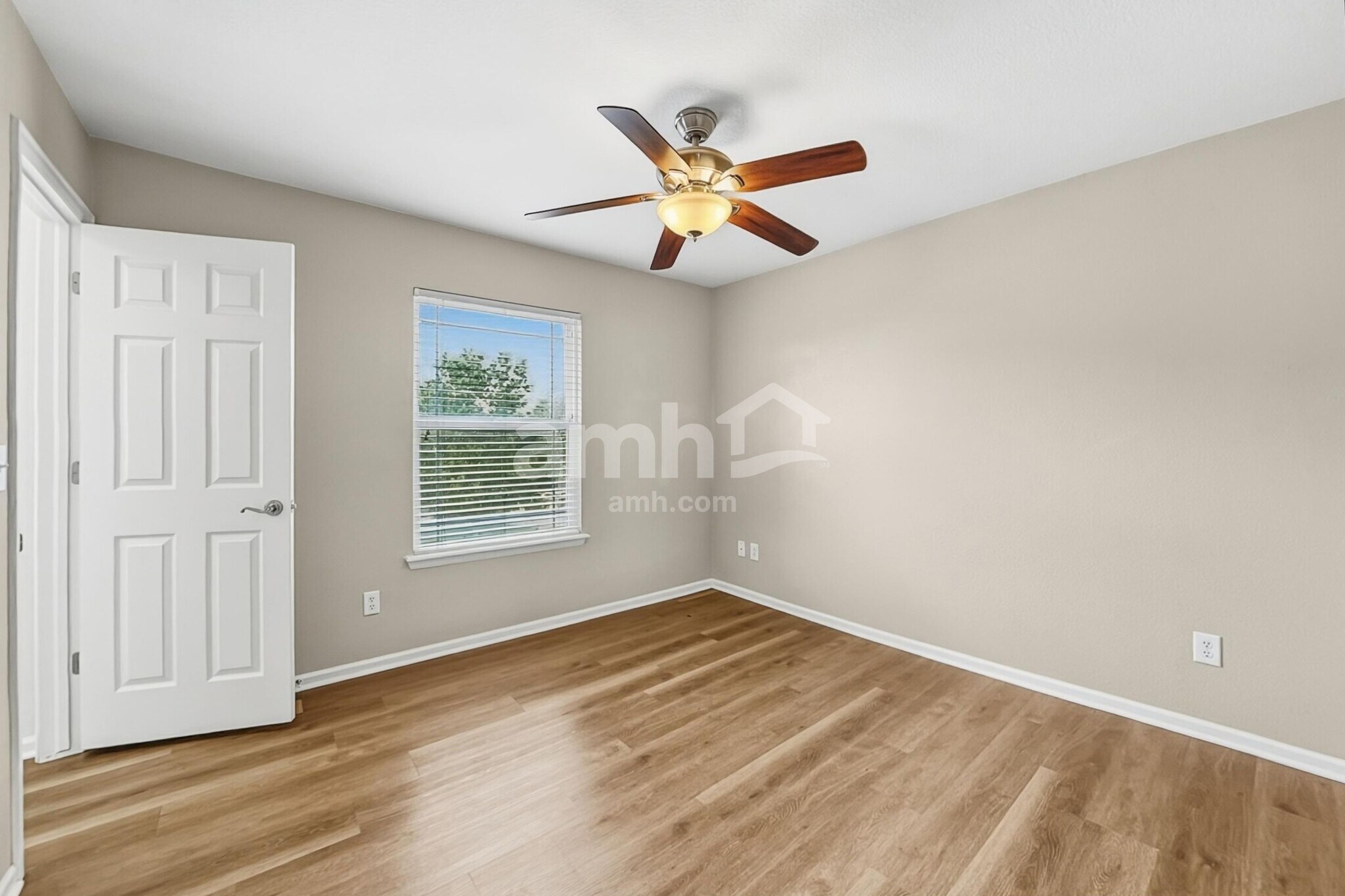 Building Photo - 1556 S Catawba Cir