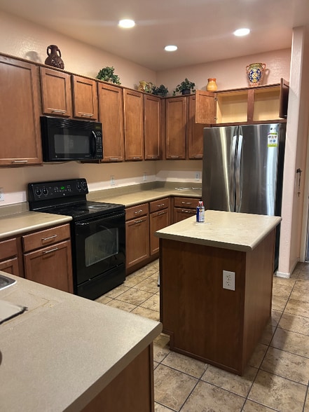 Building Photo - 15240 N 142nd Ave