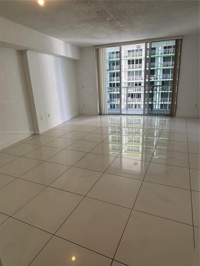 Building Photo - 1750 N Bayshore Dr