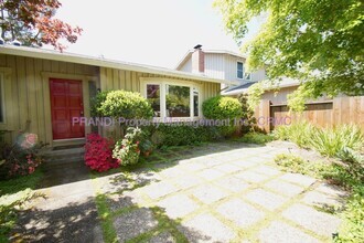 Building Photo - "Charming 4-Bedroom Oasis in San Rafael wi...