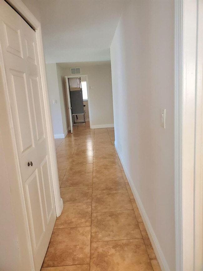 Building Photo - 4440 NW 19th Terrace