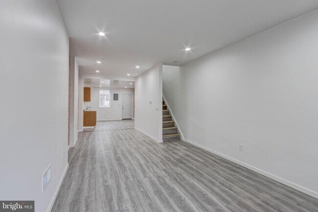 Building Photo - 2654 Wilkens Ave