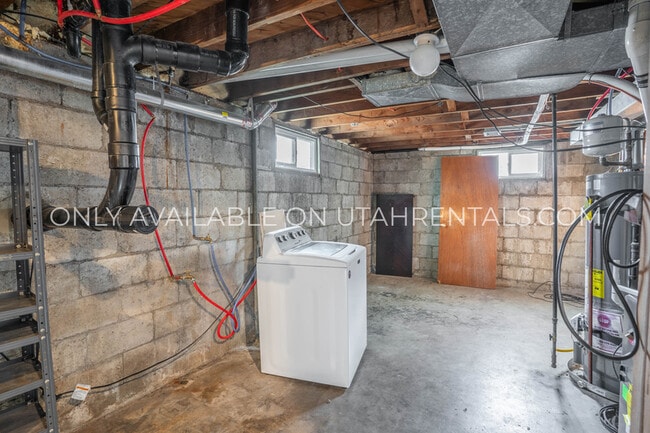 Building Photo - 891 N 235 E St