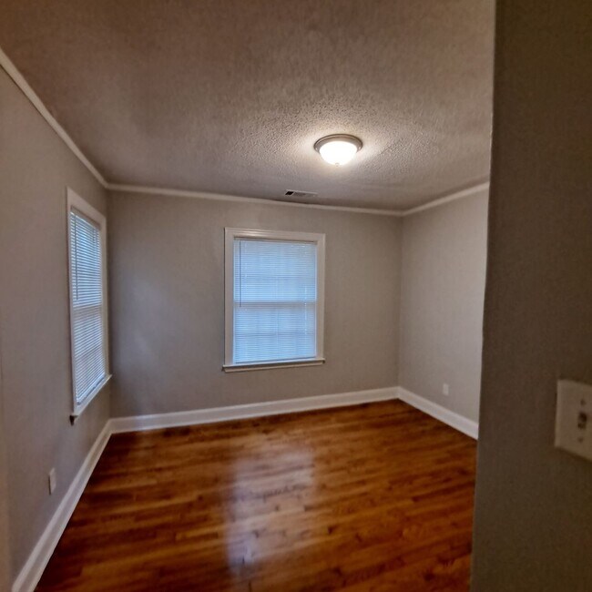 Building Photo - 108 N Greer St