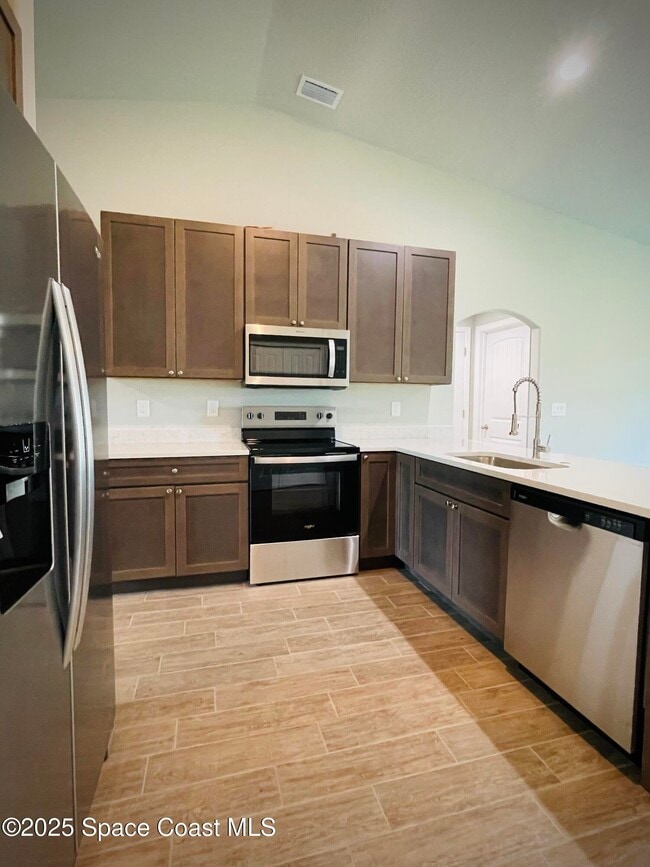 Building Photo - 1101 San Filippo Dr SE