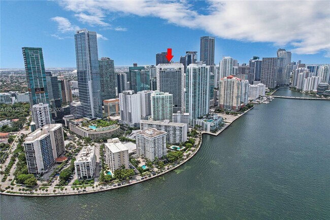 Building Photo - 1300 Brickell Bay Dr