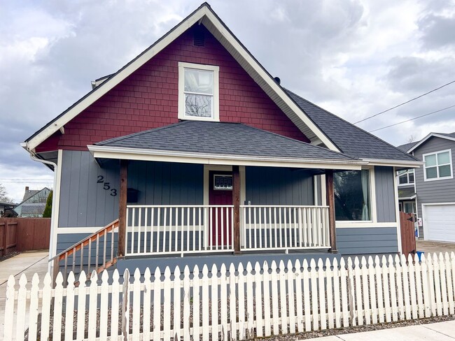 Building Photo - 3BD/2BA+FLEX HOME IN LEBANON