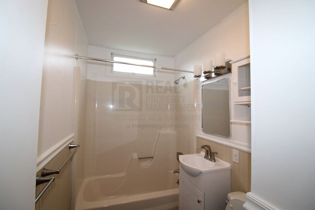 Building Photo - 4 Bicknell St