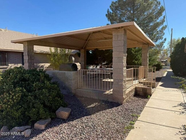 Building Photo - 712 E 17th St