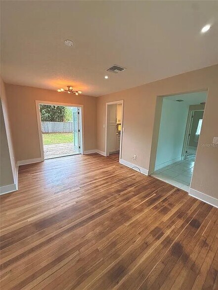 Building Photo - 238 N Main St