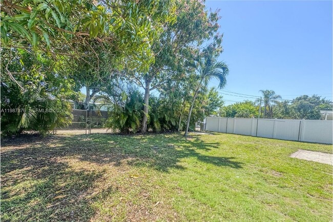 Building Photo - 1911 N 44th Ave