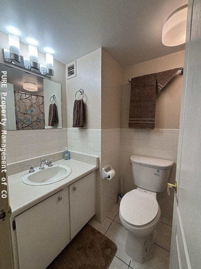Building Photo - Large furnished studio apartment!