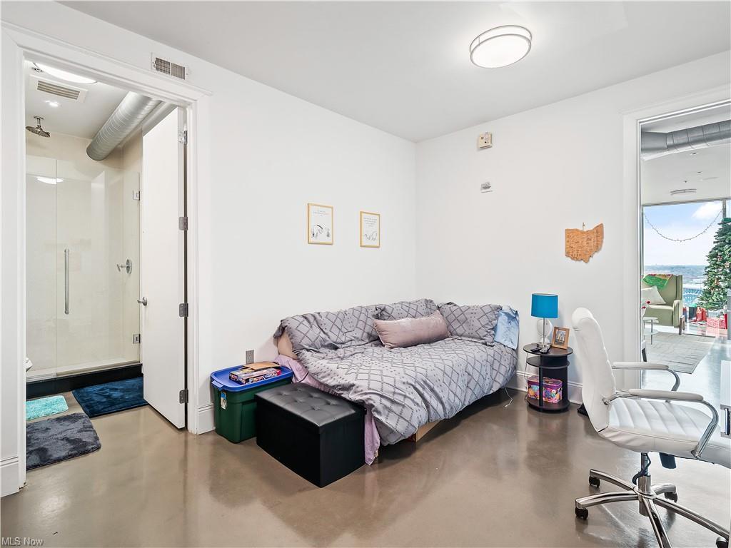 Guest Bedroom - 701 W Lakeside Ave