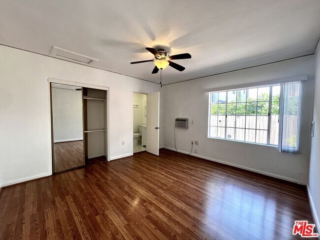 Building Photo - 364 N San Vicente Blvd