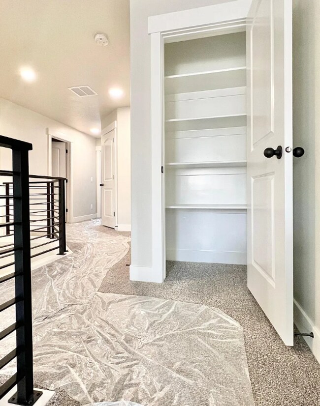 Building Photo - Upgraded Townhome in Willow Point – 3 Bed,...