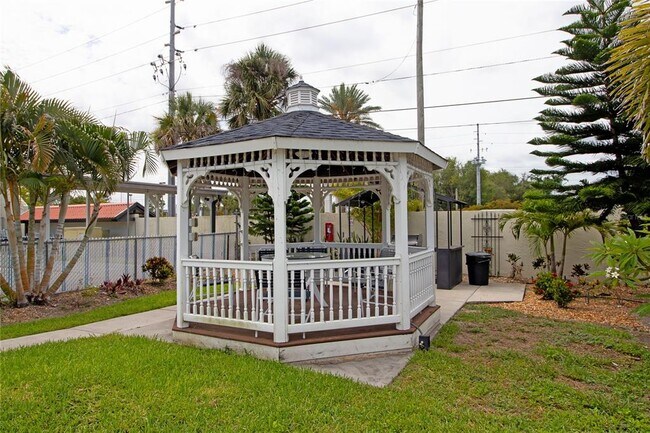 Building Photo - 1100 E Bay Dr