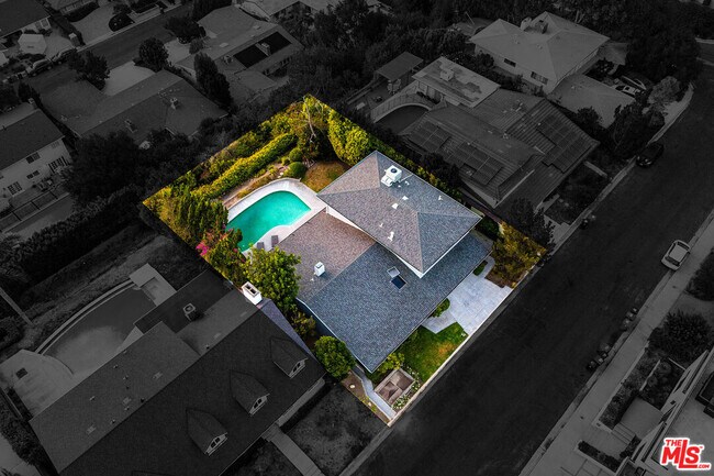 Building Photo - 3115 Dona Susana Dr