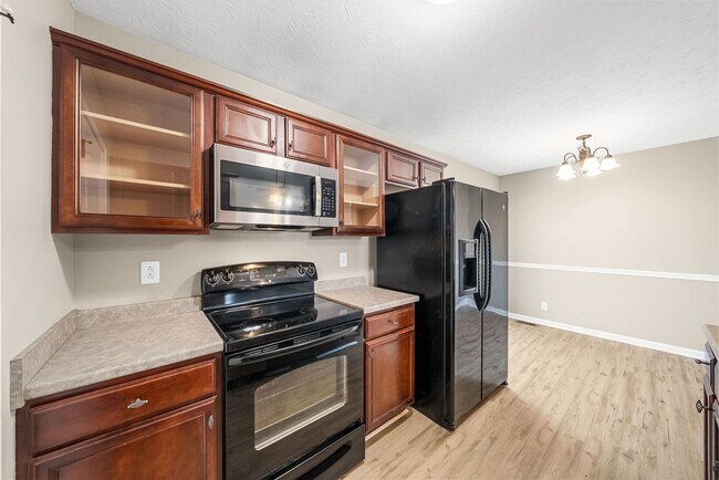 Building Photo - 3 Bedroom Pet Friendly Home For Rent Close...