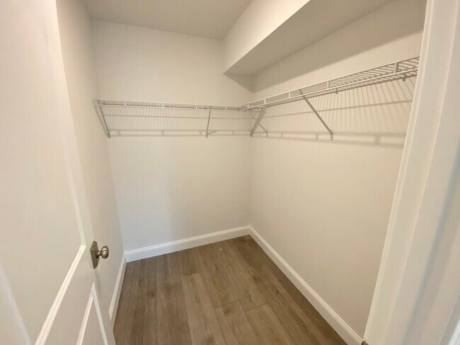 Building Photo - 949 State Rd